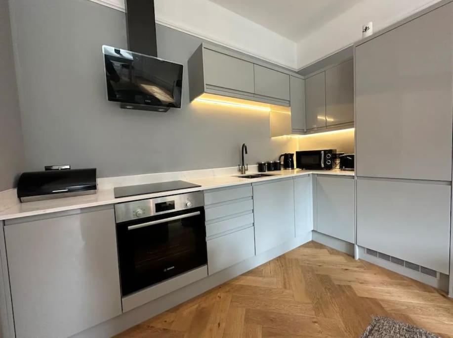 Superior Stay, Sophia Gardens, City Centre And Stadium Sleeps 4 Кардифф Экстерьер фото
